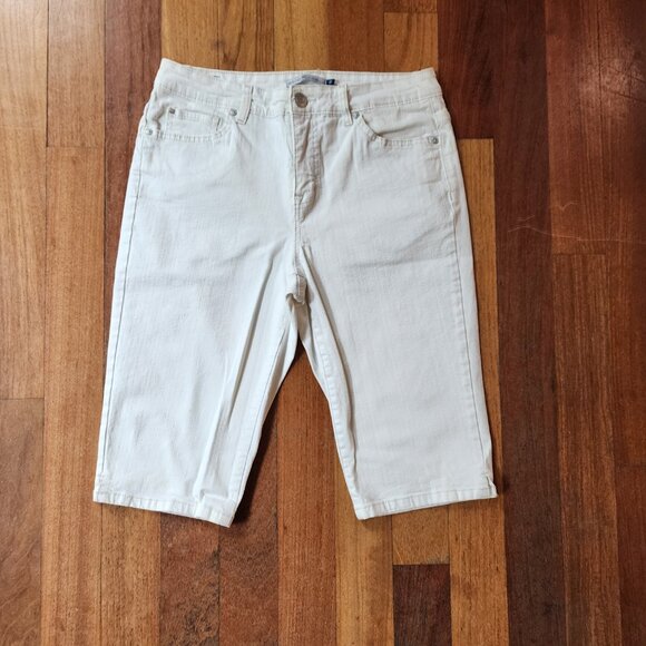 Bandolino White Jean Shorts Size 8 - Picture 4 of 13